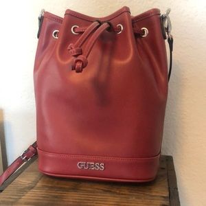 GUESS BUCKET BACKPACK